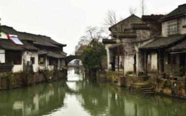 一个男的为什么会问你和你同桌在说什么？游戏画面